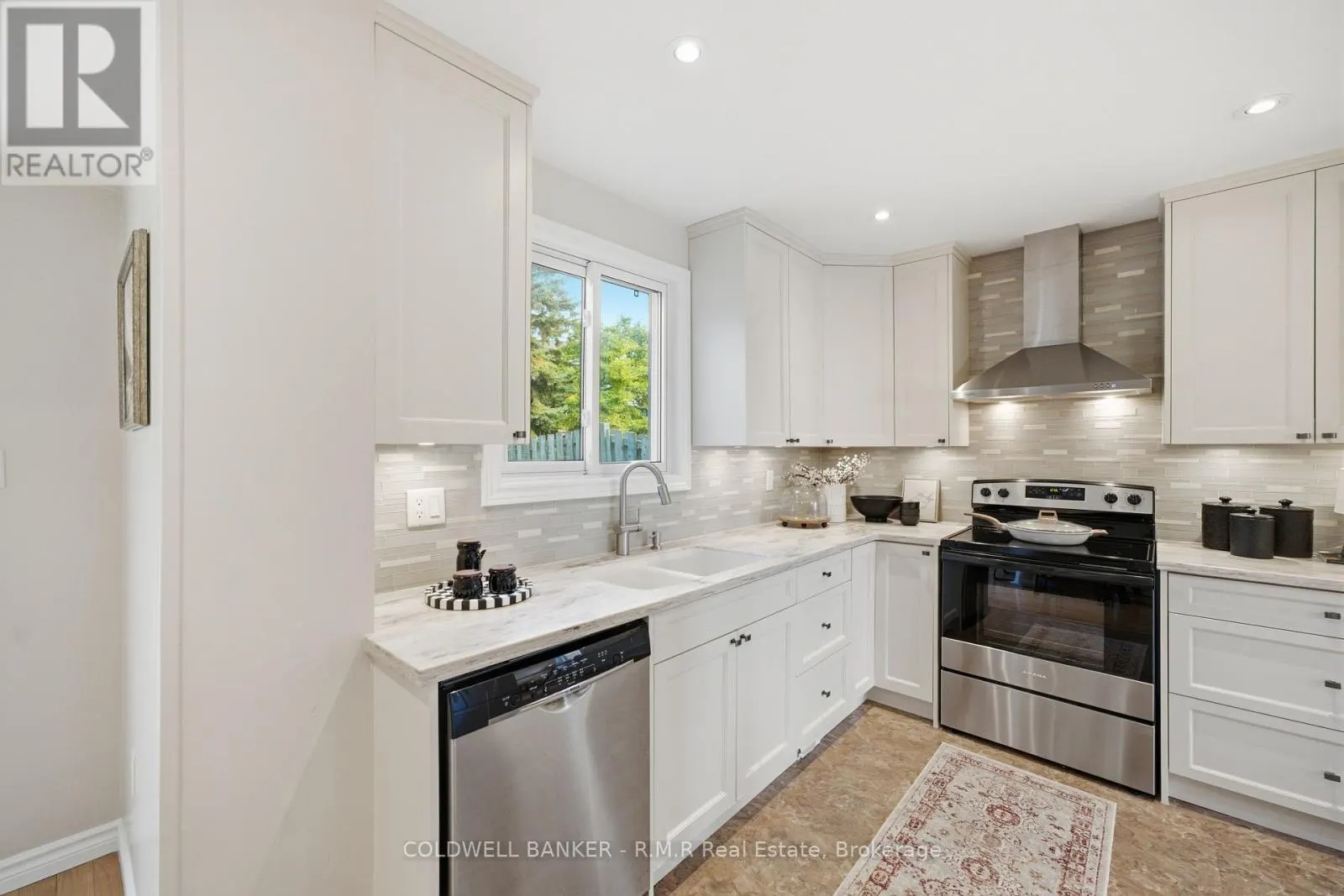 923 LAVIS COURT