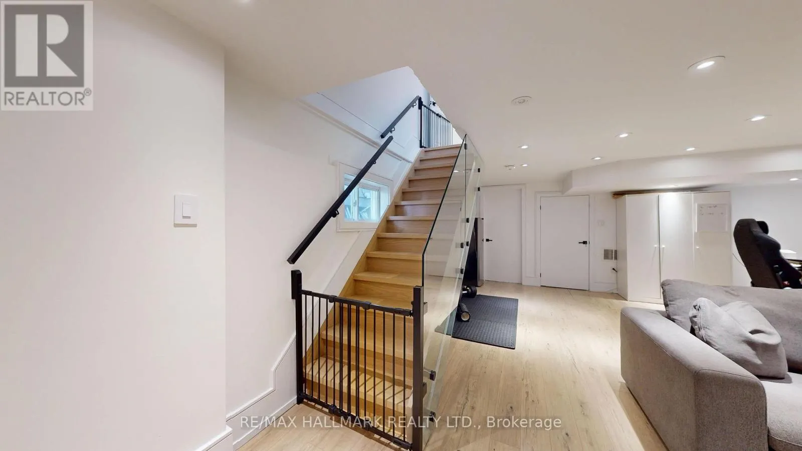 33 KIMBERLEY AVENUE