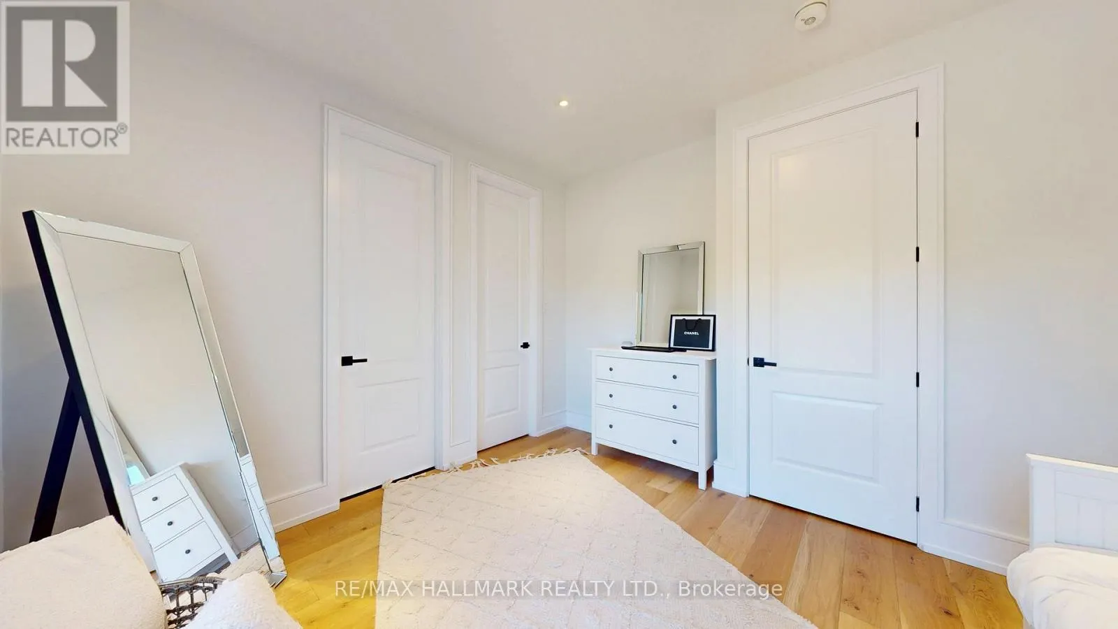 33 KIMBERLEY AVENUE