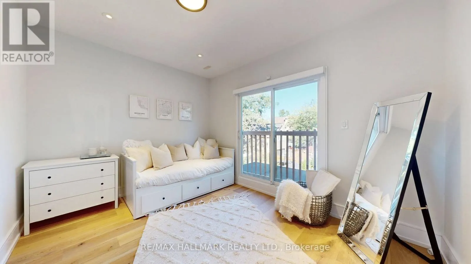33 KIMBERLEY AVENUE