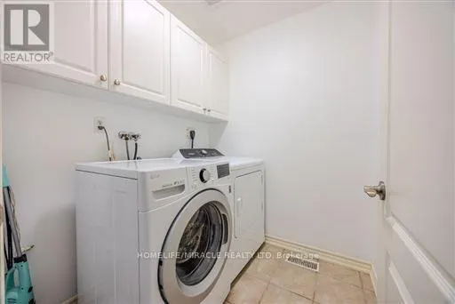93 SCEPTER PLACE