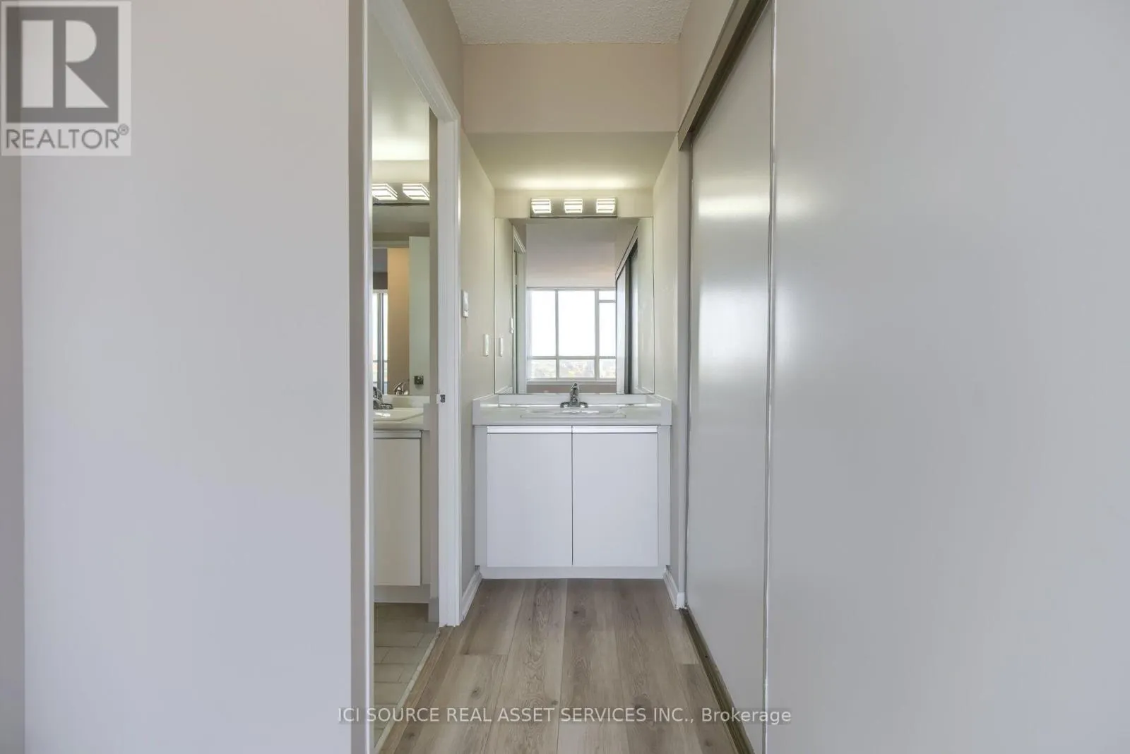 1618 - 3 GREYSTONE WALK DRIVE