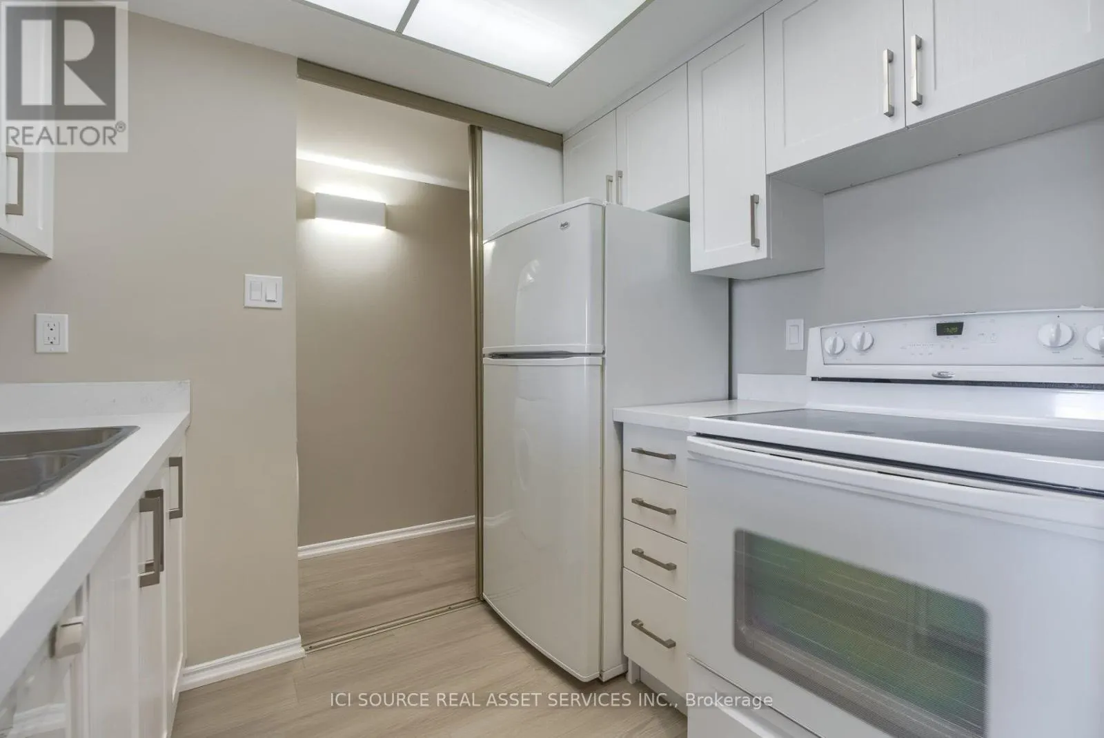 1618 - 3 GREYSTONE WALK DRIVE