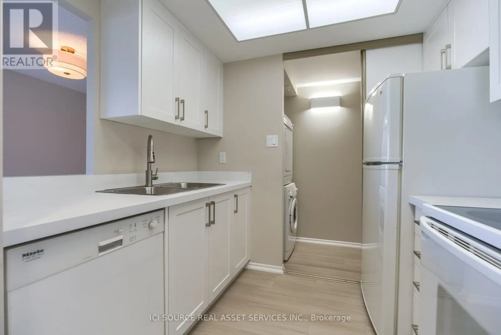 1618 - 3 GREYSTONE WALK DRIVE