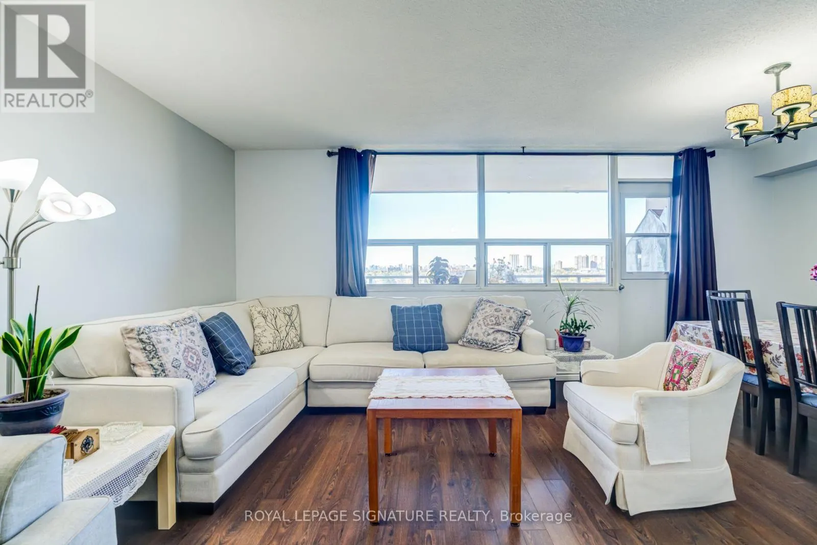 812 - 2550 PHARMACY AVENUE