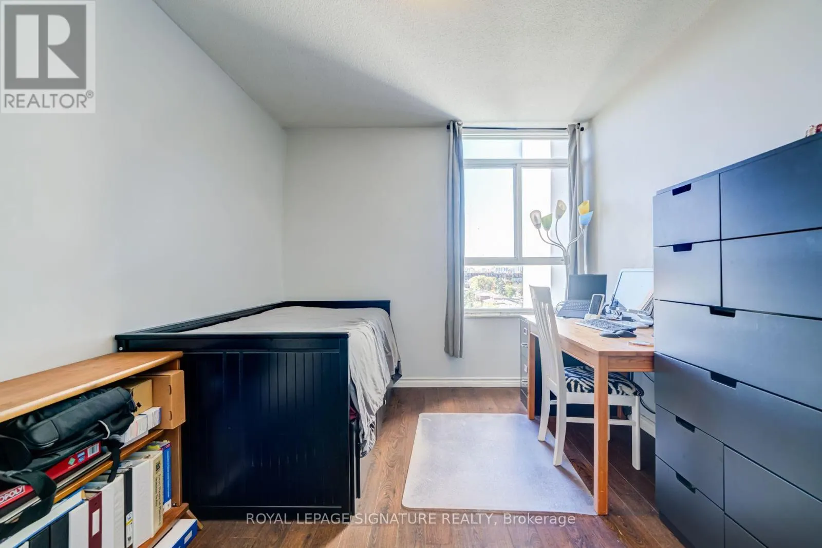 812 - 2550 PHARMACY AVENUE
