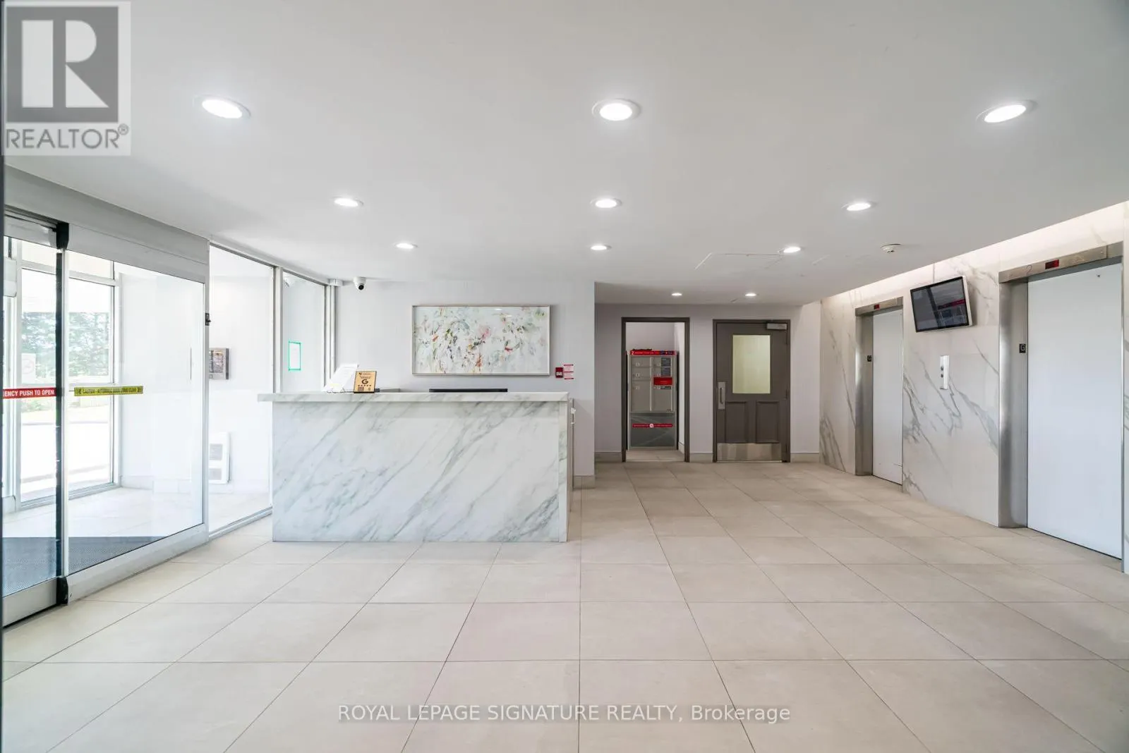 812 - 2550 PHARMACY AVENUE