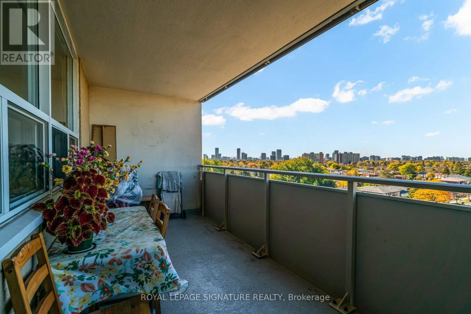 812 - 2550 PHARMACY AVENUE