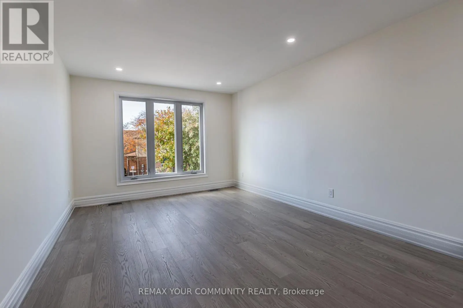 2231 WILDWOOD CRESCENT