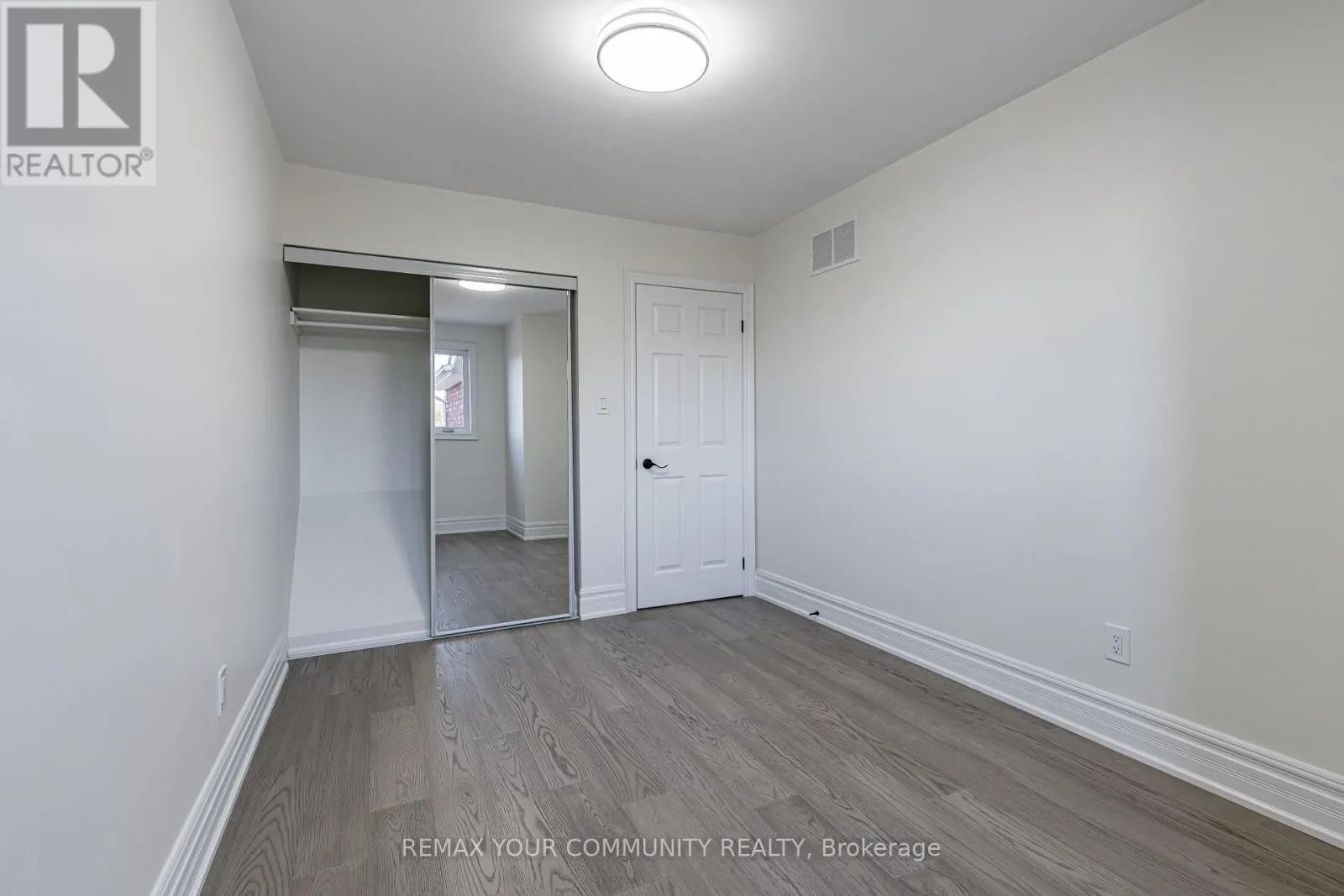 2231 WILDWOOD CRESCENT