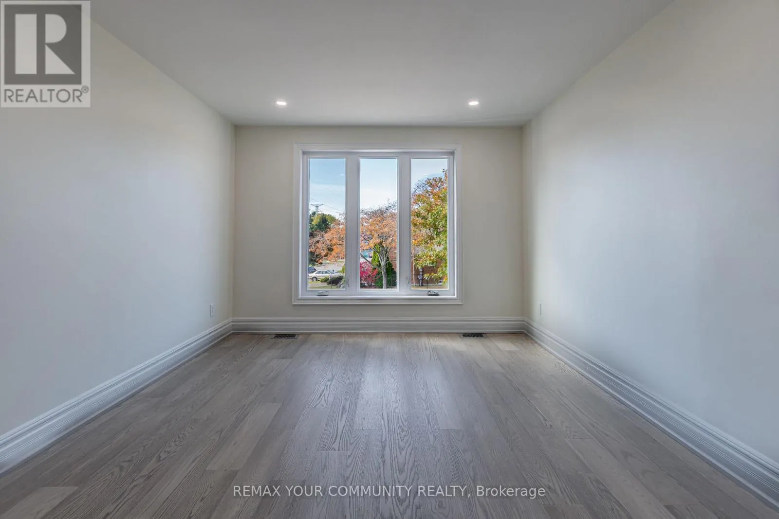 2231 WILDWOOD CRESCENT