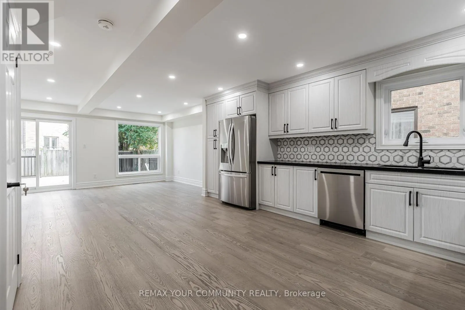 2231 WILDWOOD CRESCENT