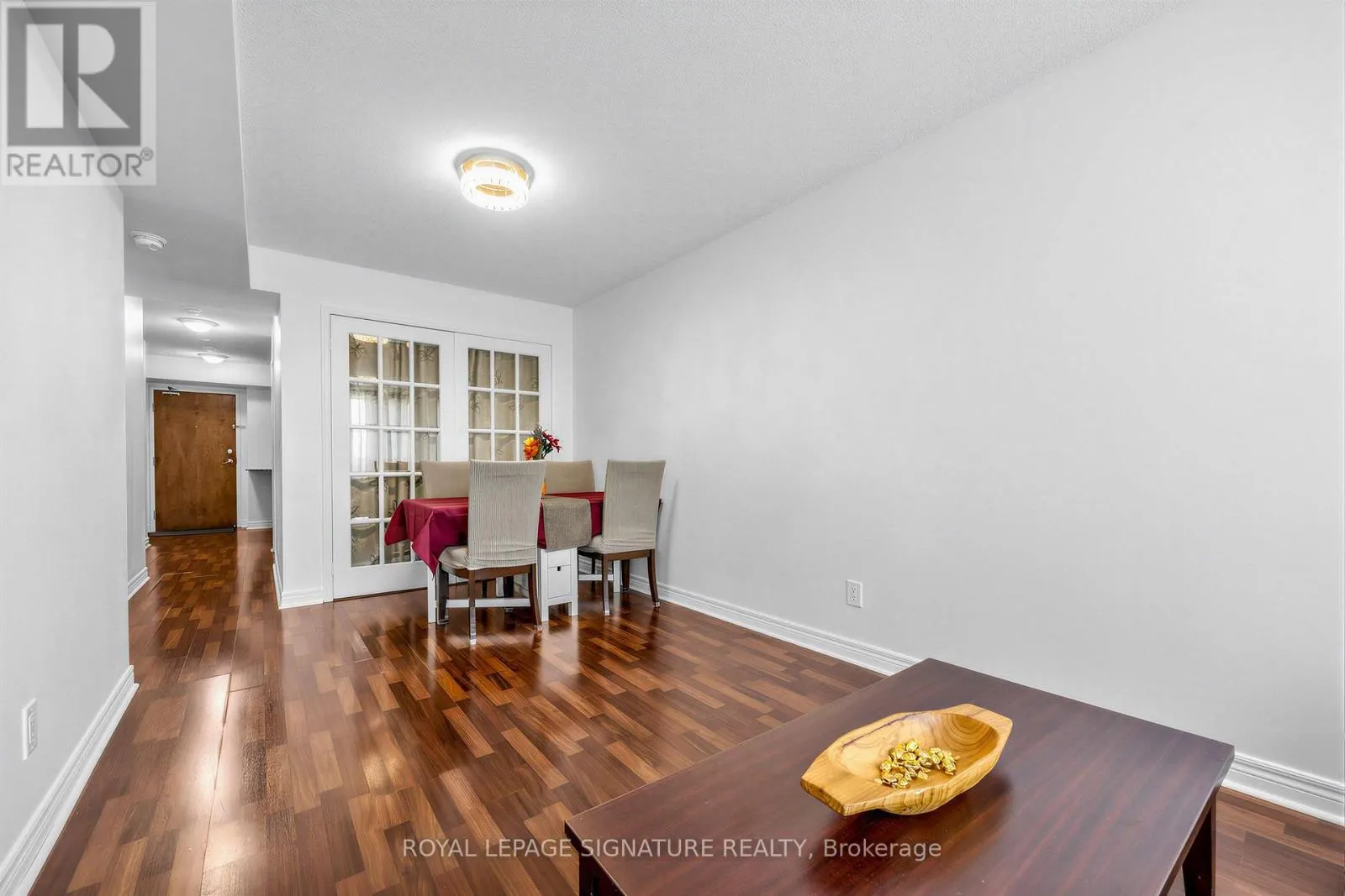 322 - 60 FAIRFAX CRESCENT