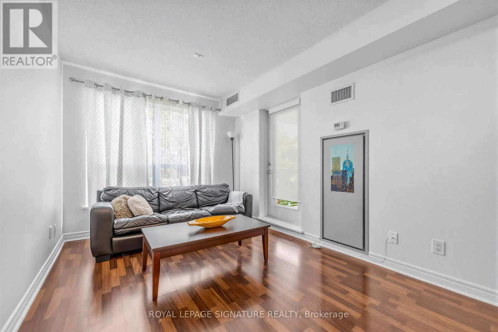 322 - 60 FAIRFAX CRESCENT