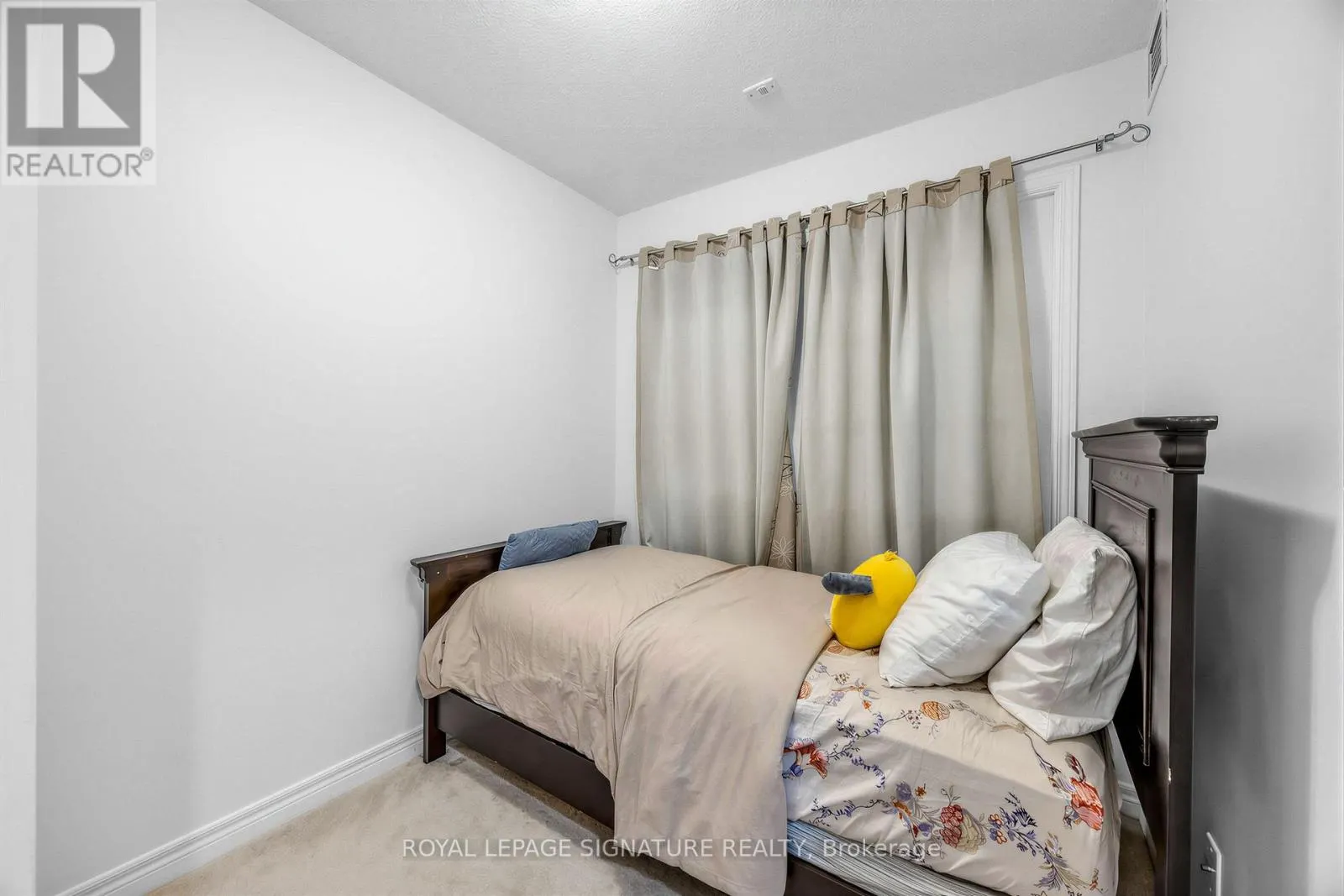 322 - 60 FAIRFAX CRESCENT