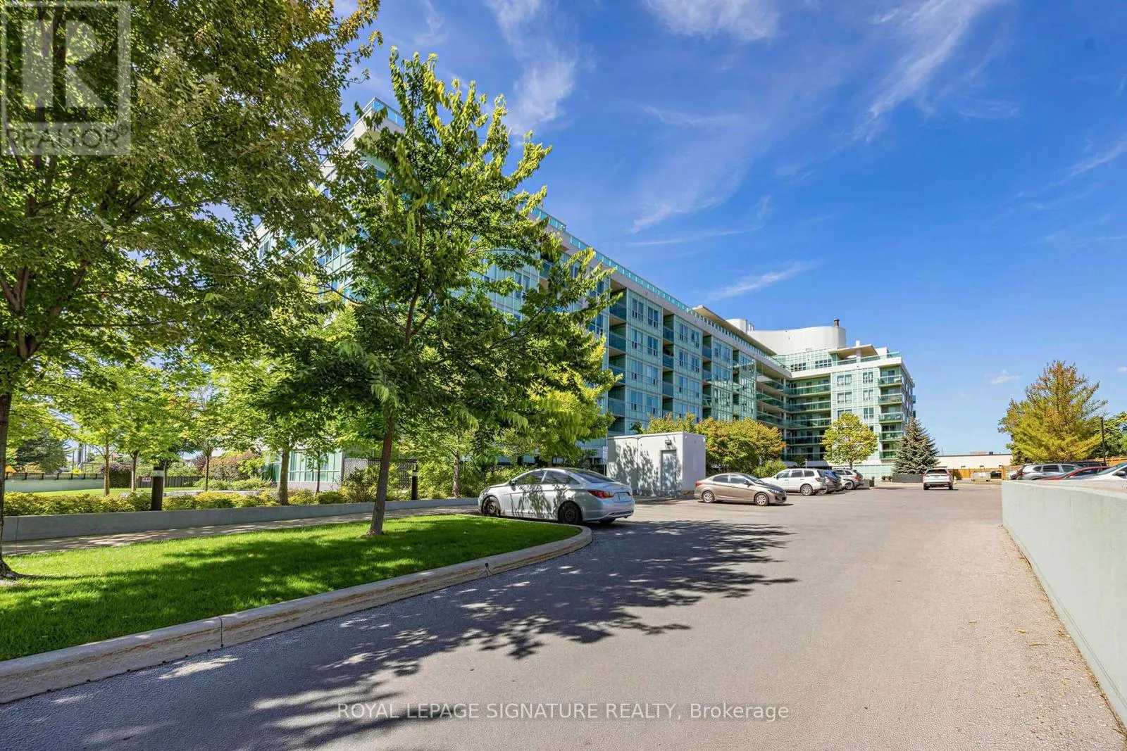 322 - 60 FAIRFAX CRESCENT