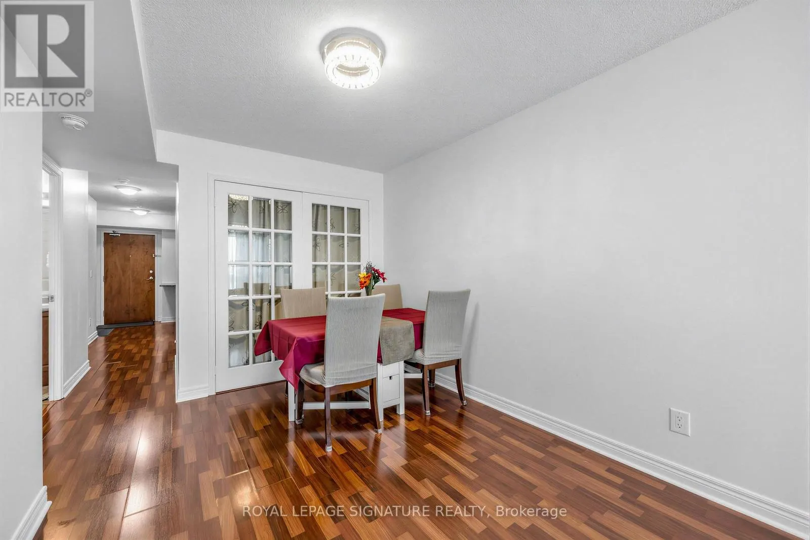 322 - 60 FAIRFAX CRESCENT