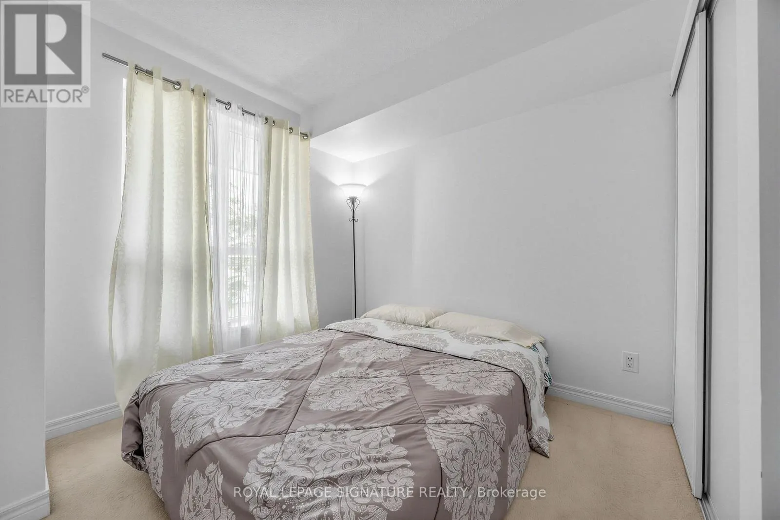322 - 60 FAIRFAX CRESCENT