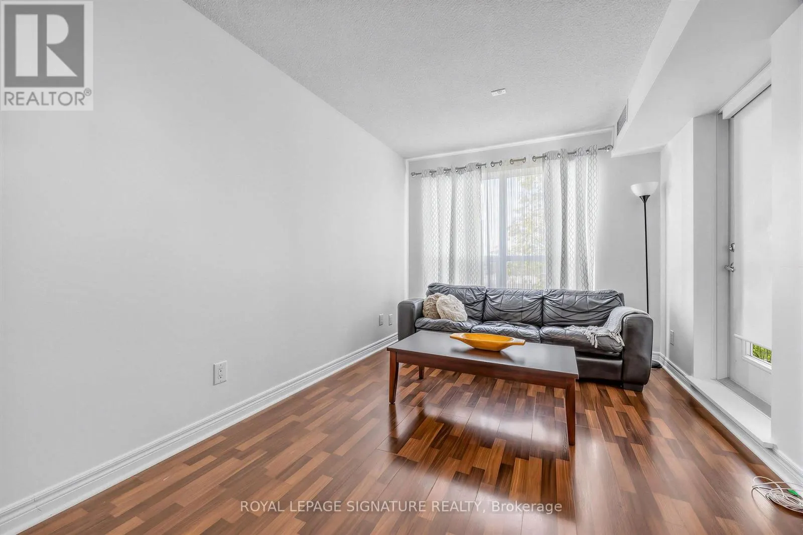 322 - 60 FAIRFAX CRESCENT