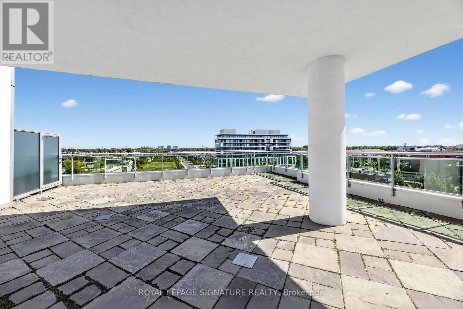 322 - 60 FAIRFAX CRESCENT