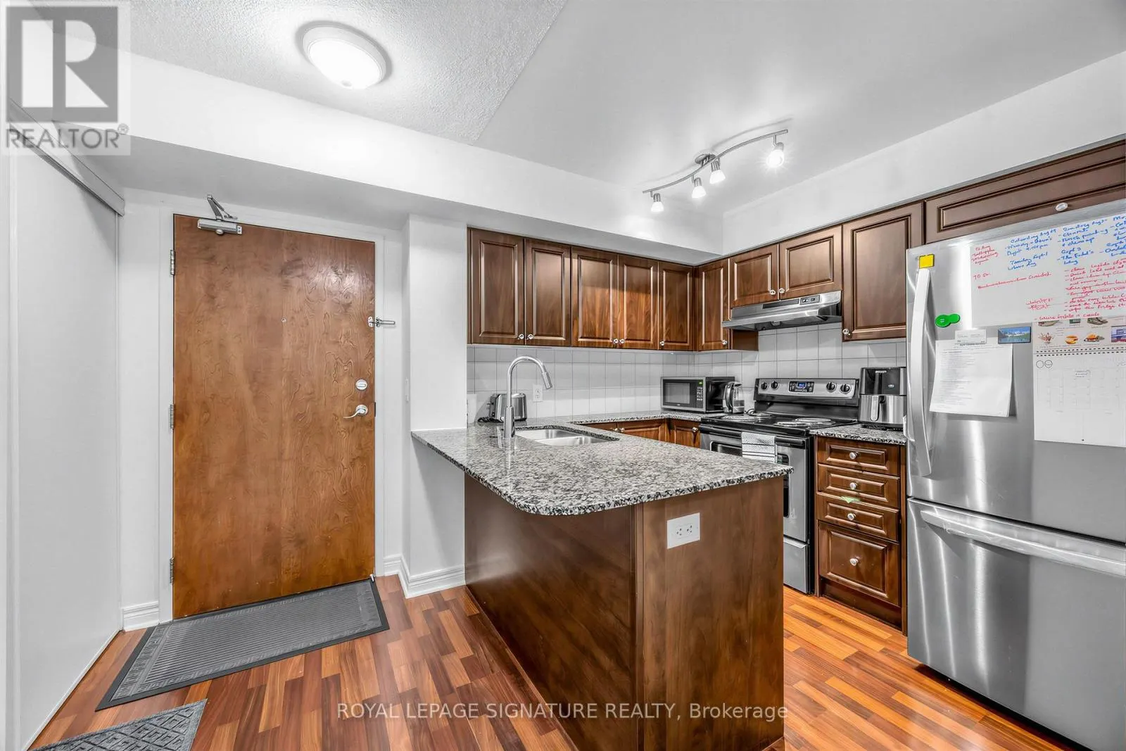 322 - 60 FAIRFAX CRESCENT