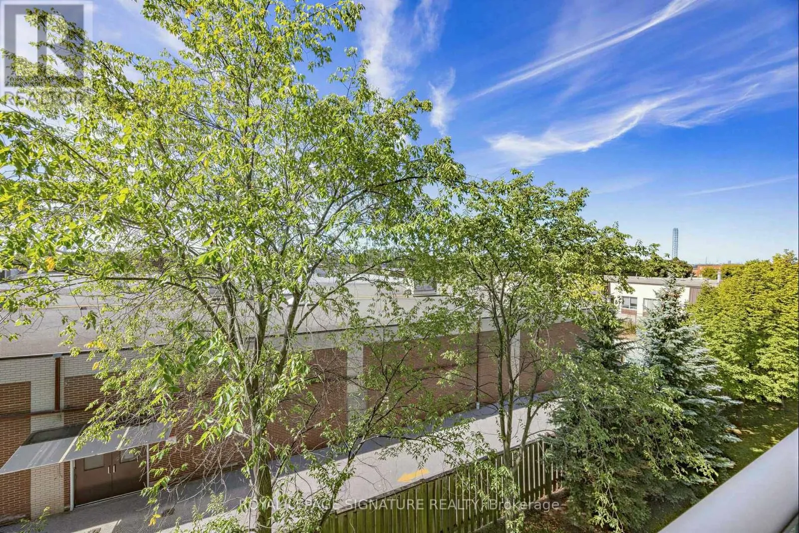 322 - 60 FAIRFAX CRESCENT