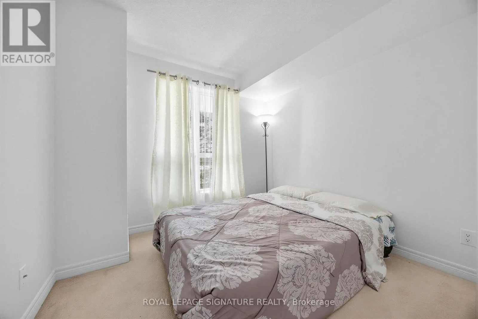 322 - 60 FAIRFAX CRESCENT