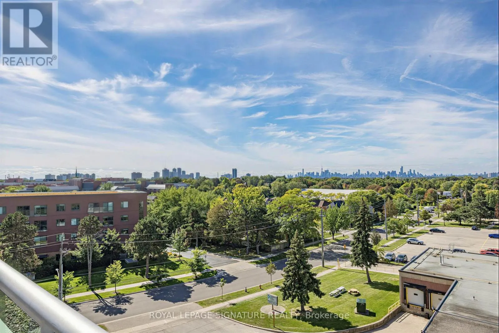 322 - 60 FAIRFAX CRESCENT