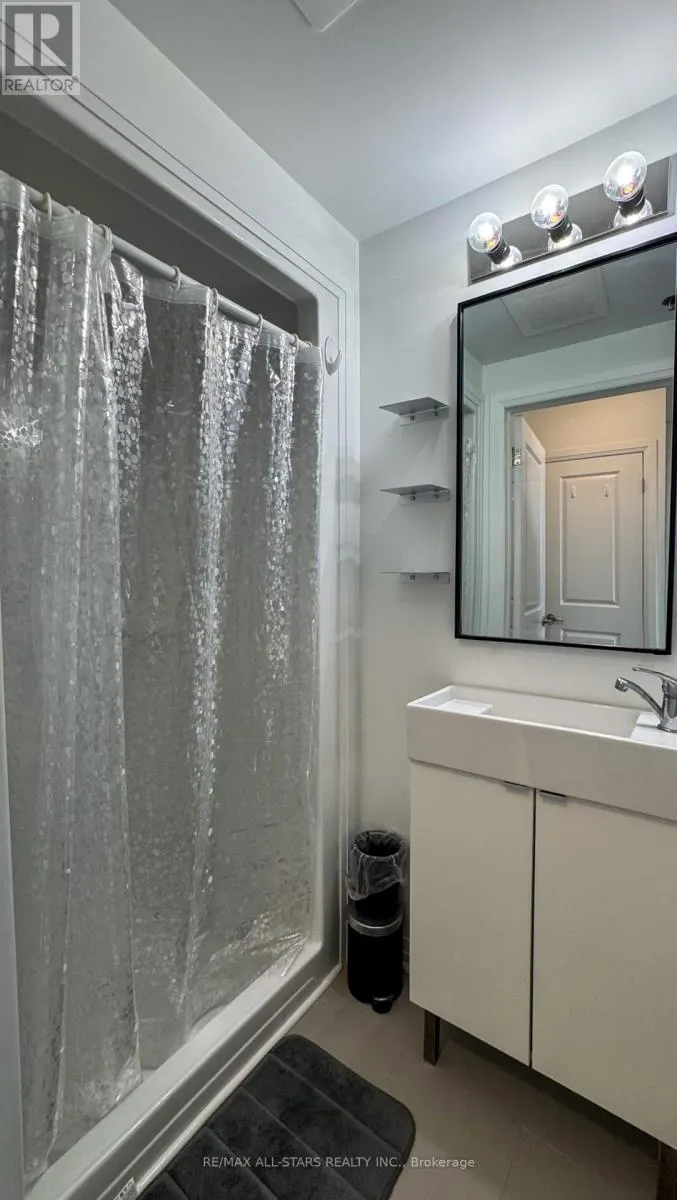 727 - 1900 SIMCOE STREET N