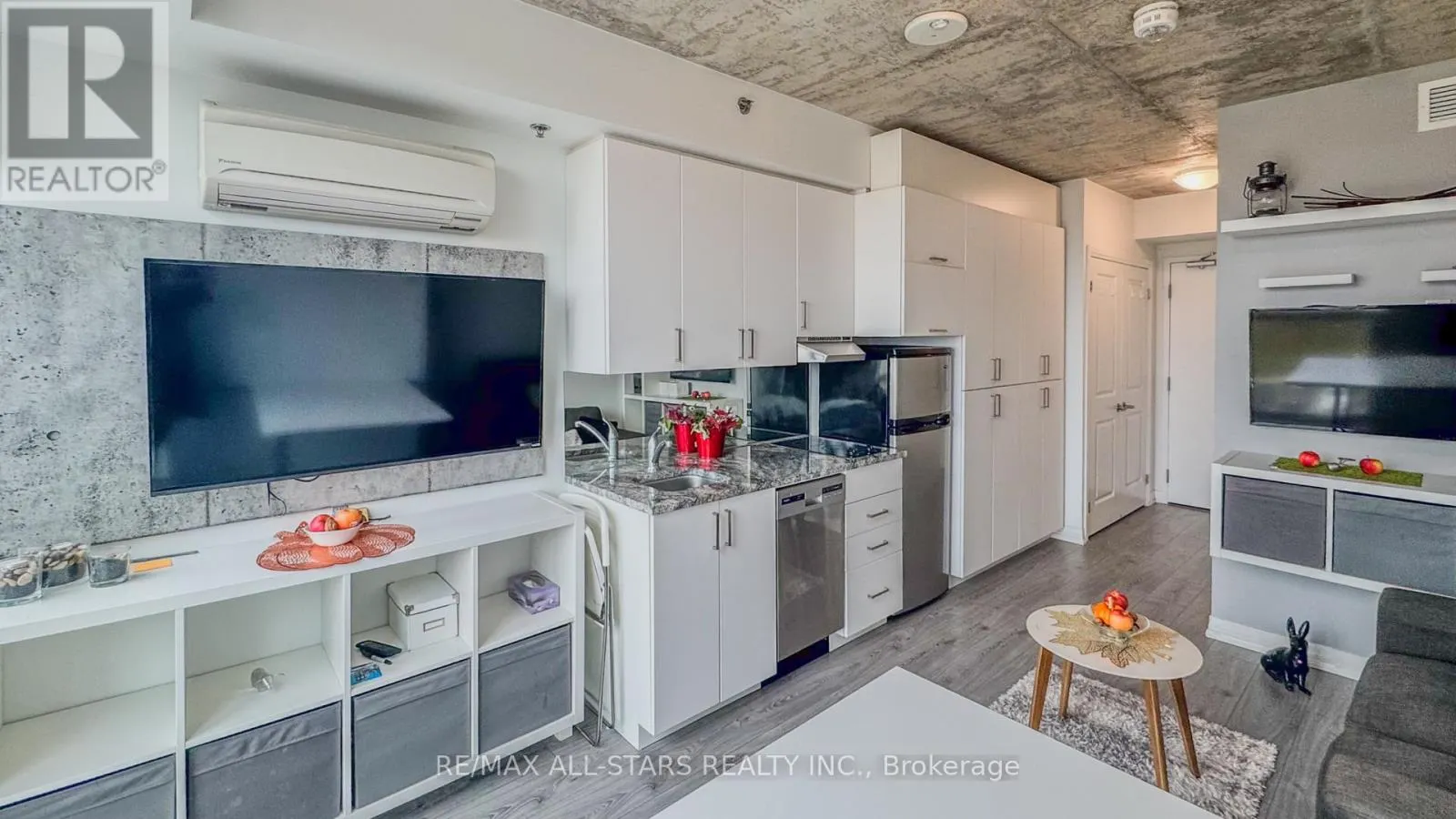 727 - 1900 SIMCOE STREET N