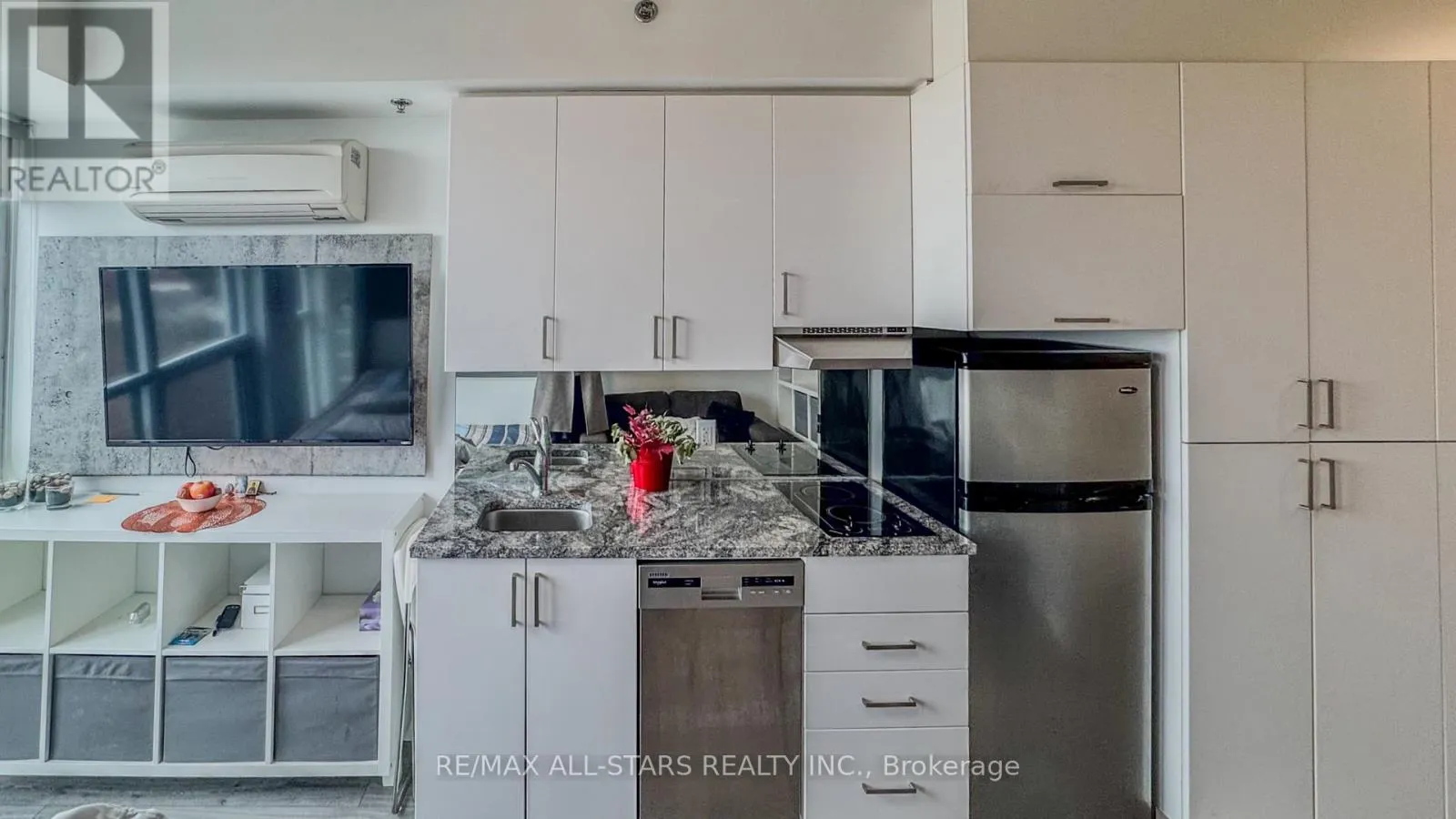 727 - 1900 SIMCOE STREET N