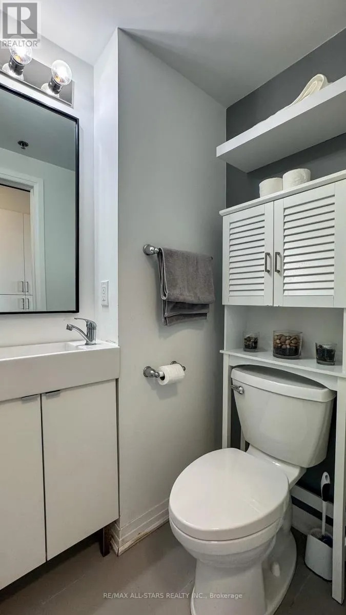 727 - 1900 SIMCOE STREET N