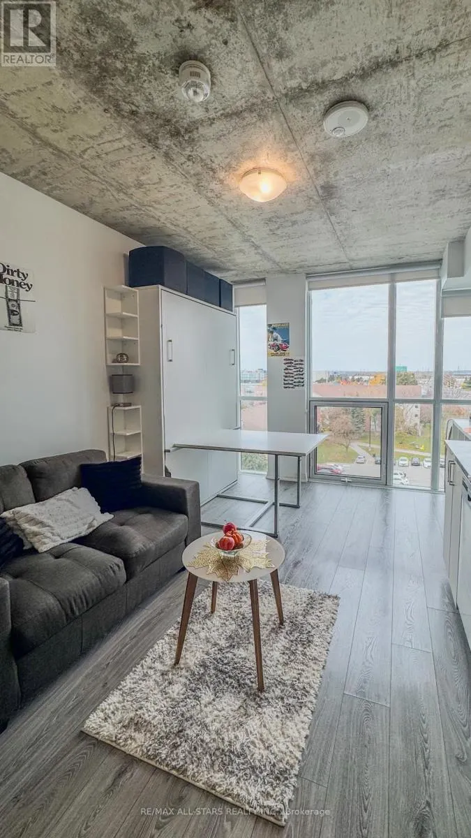 727 - 1900 SIMCOE STREET N
