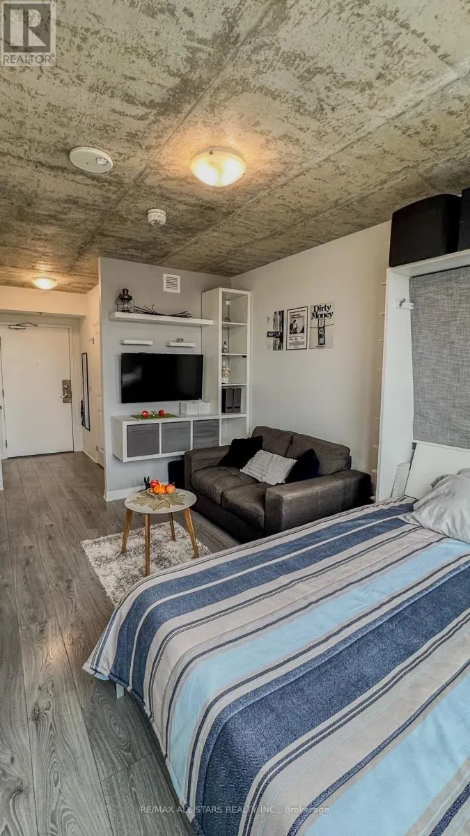 727 - 1900 SIMCOE STREET N