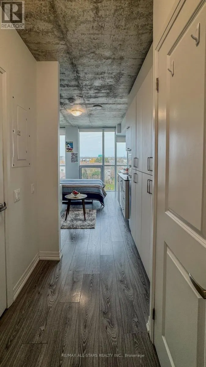 727 - 1900 SIMCOE STREET N