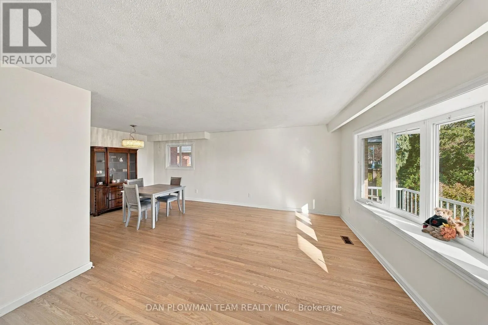 42 SENECA AVENUE
