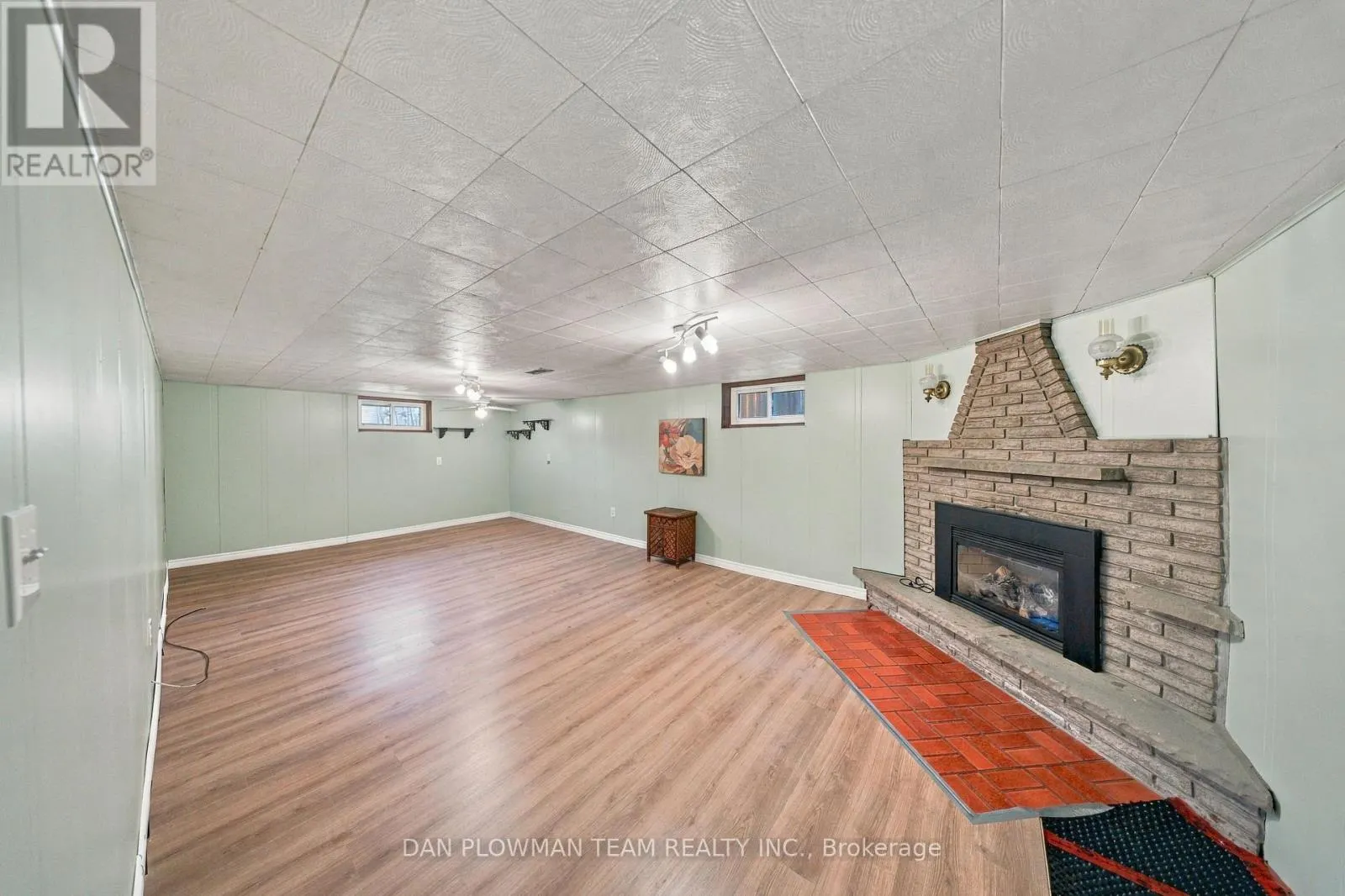 42 SENECA AVENUE