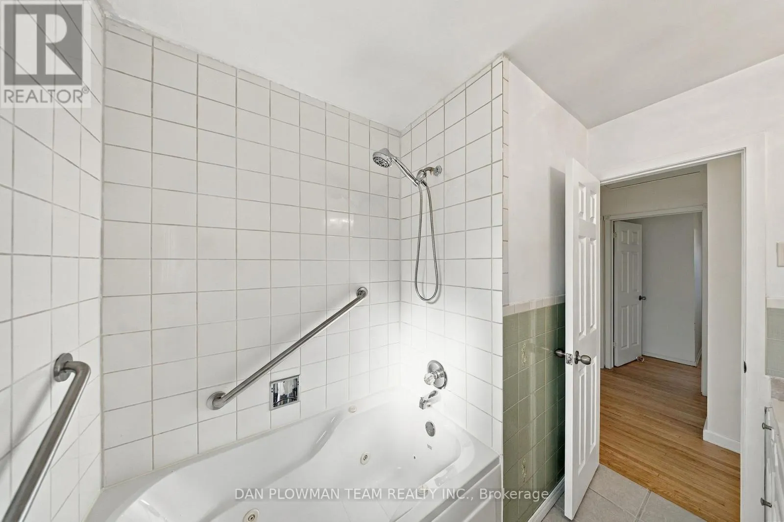 42 SENECA AVENUE