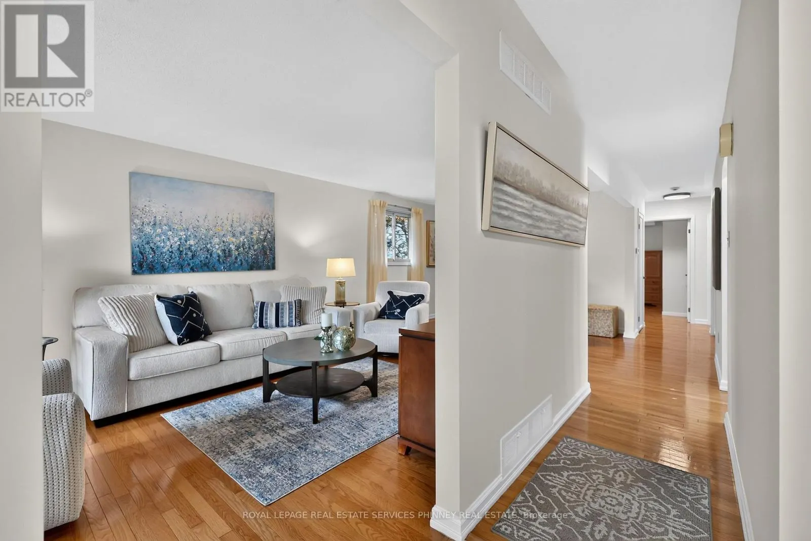 102 APPLEWOOD CRESCENT