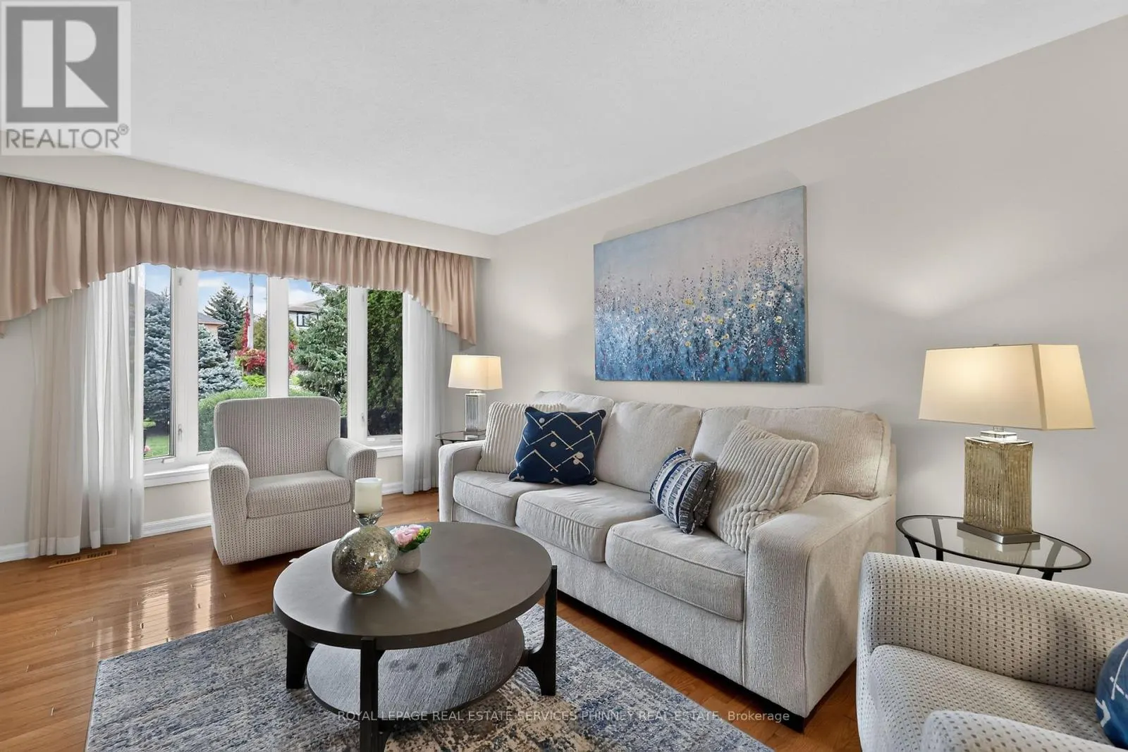 102 APPLEWOOD CRESCENT