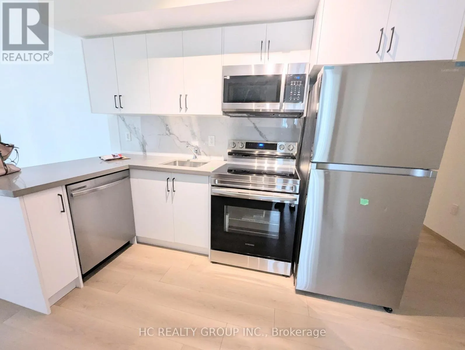 302 - 3421 SHEPPARD AVENUE
