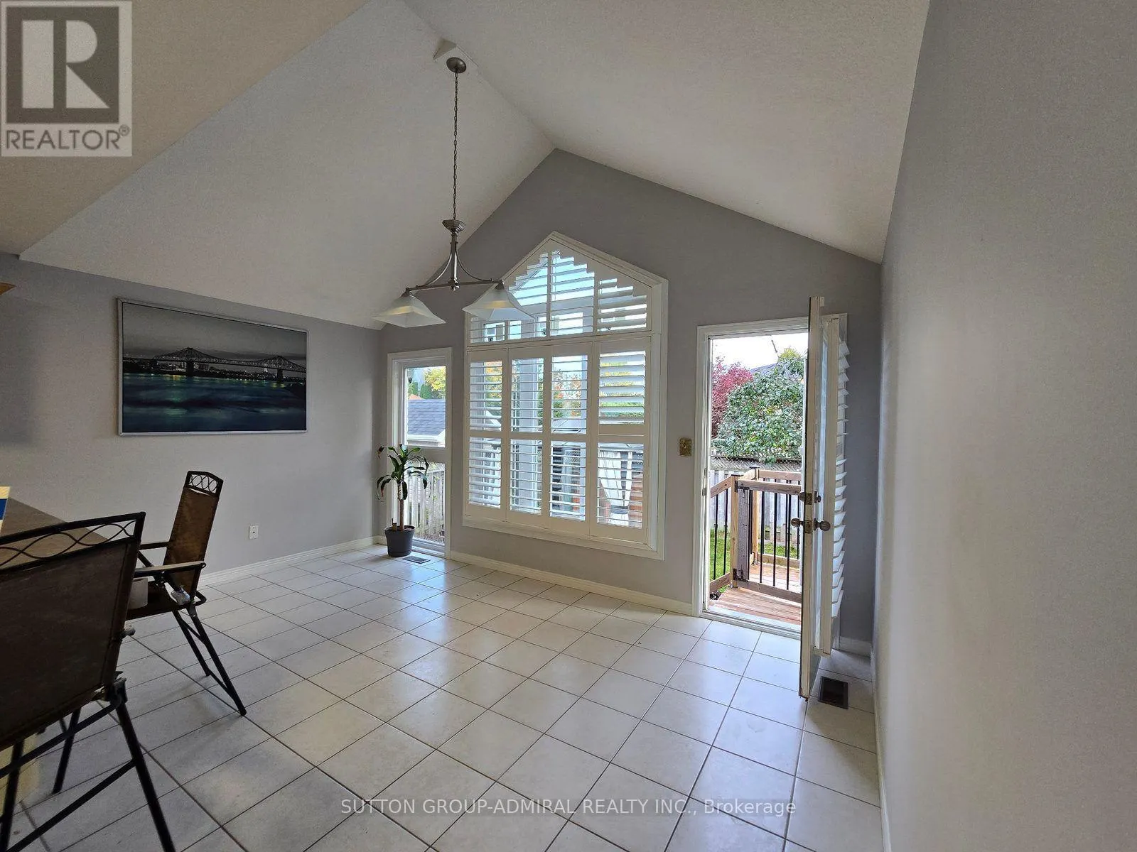 MAIN FLR - 195 RYERSON CRESCENT