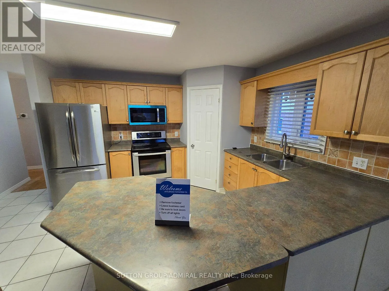 MAIN FLR - 195 RYERSON CRESCENT
