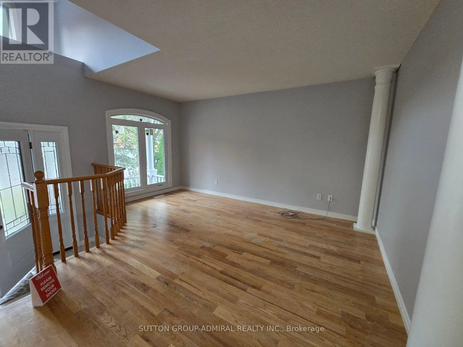 MAIN FLR - 195 RYERSON CRESCENT