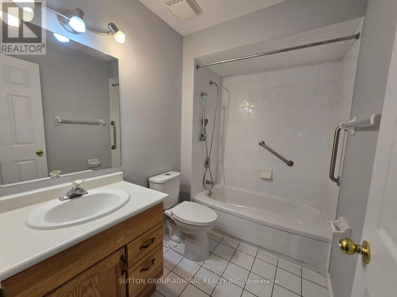 MAIN FLR - 195 RYERSON CRESCENT