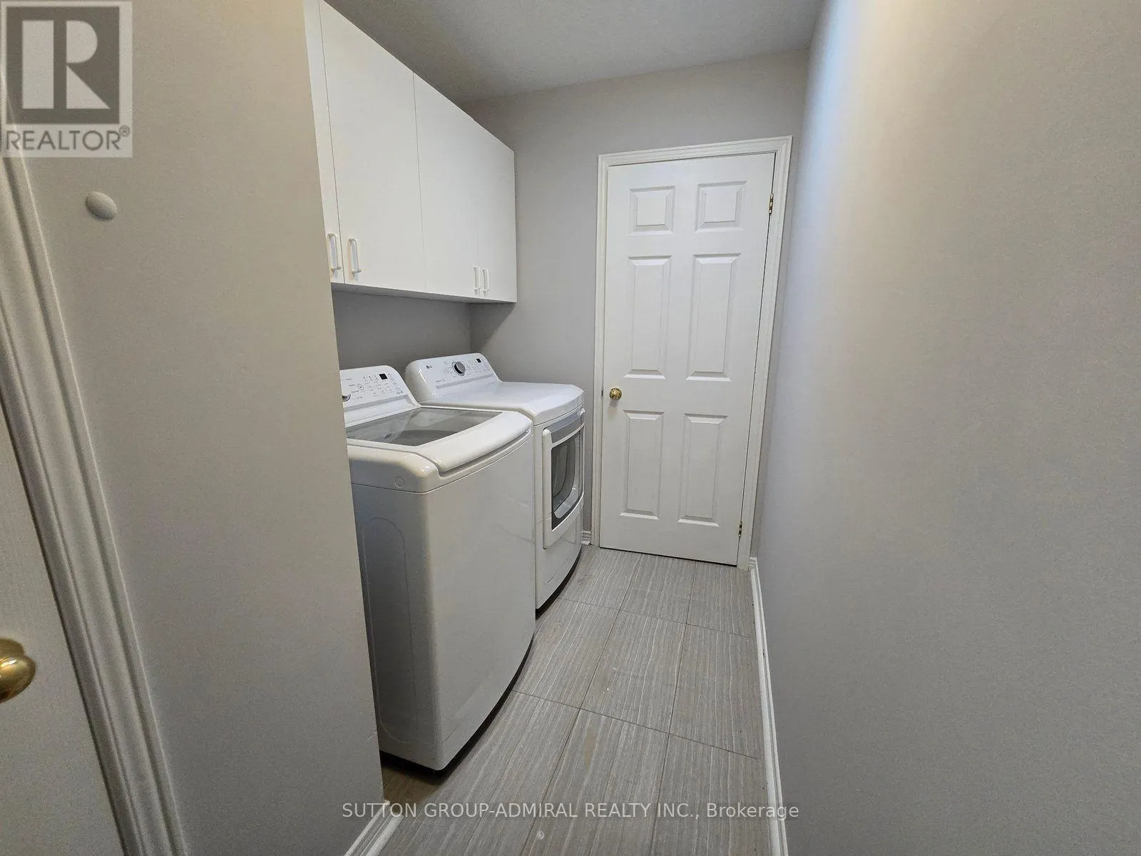 MAIN FLR - 195 RYERSON CRESCENT