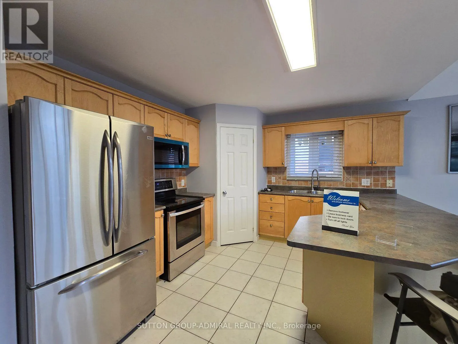 MAIN FLR - 195 RYERSON CRESCENT