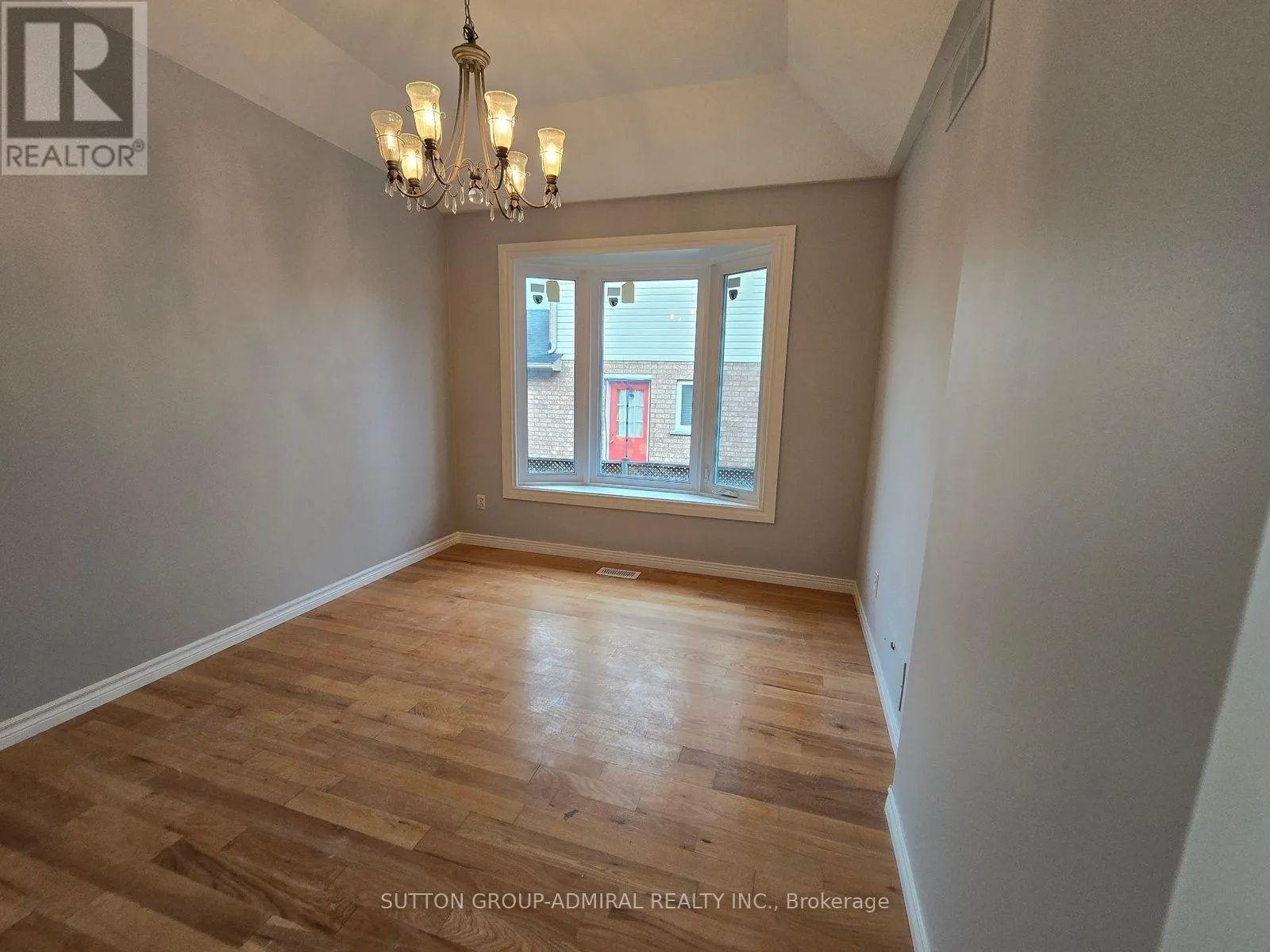 MAIN FLR - 195 RYERSON CRESCENT