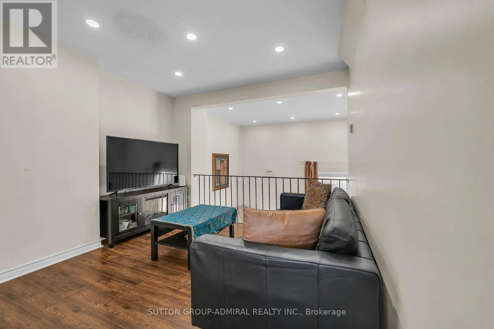 10 - 671 HUNTINGWOOD DRIVE