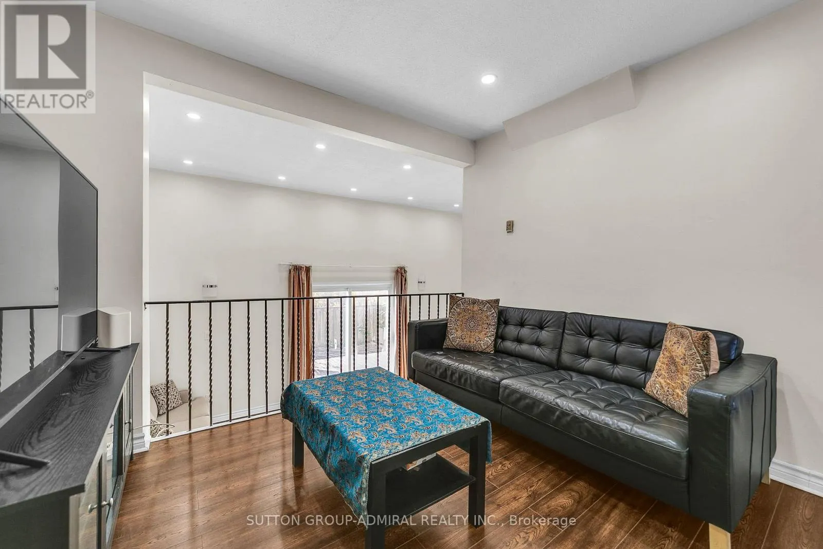 10 - 671 HUNTINGWOOD DRIVE